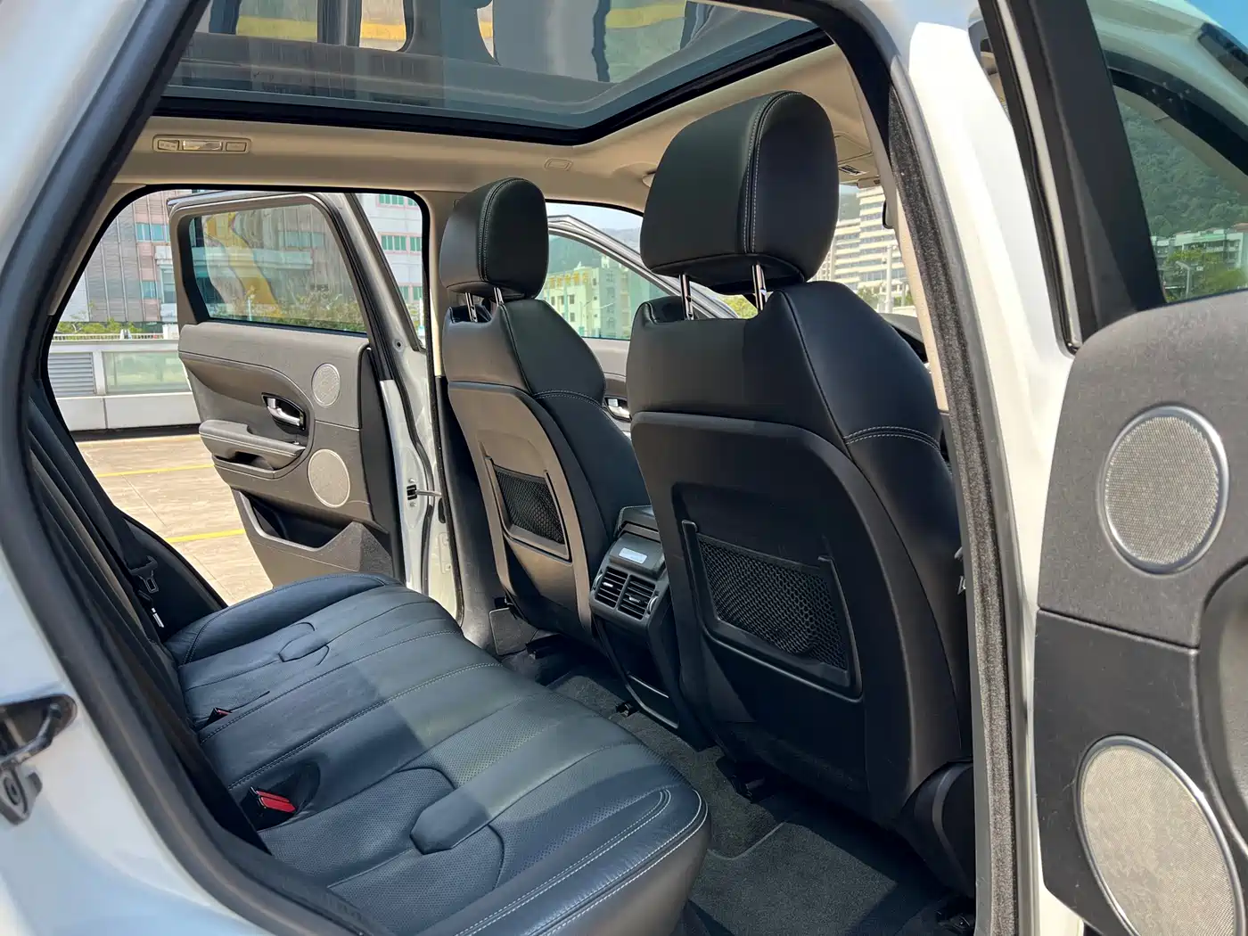 Land Rover Range Rover Evoque 2015 2.0T 5-Door Dynamic Edition фото 22