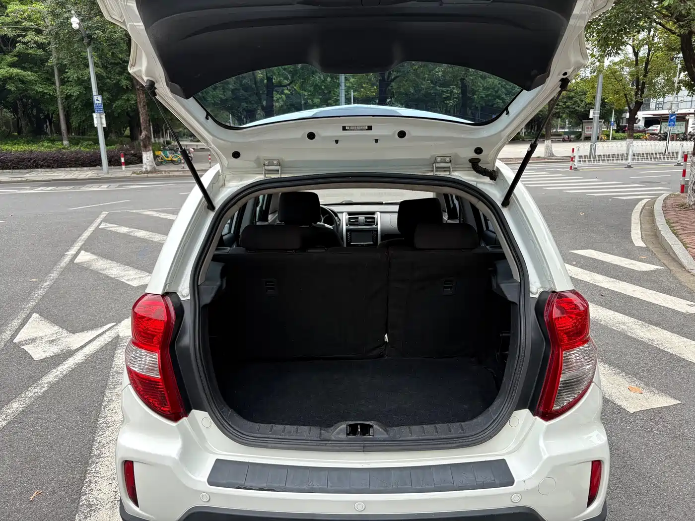 Changan CX20 2015 2014 1.4L IMT Sunroof Navigation Edition (China V)