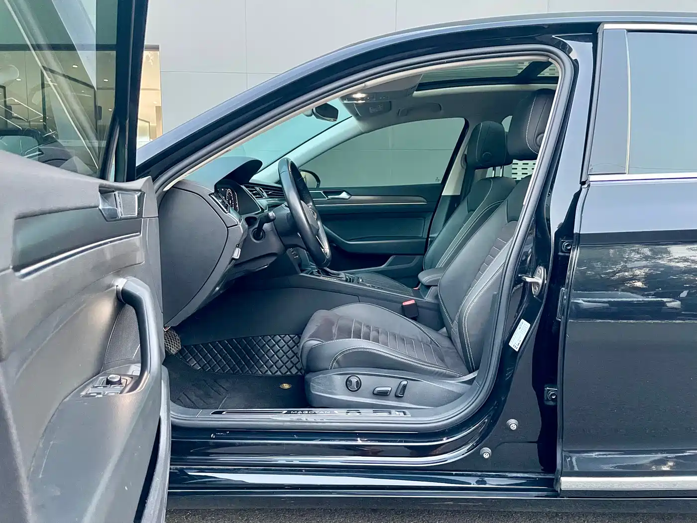 Volkswagen Magotan 2021 330TSI DSG 30th Anniversary Edition фото 4