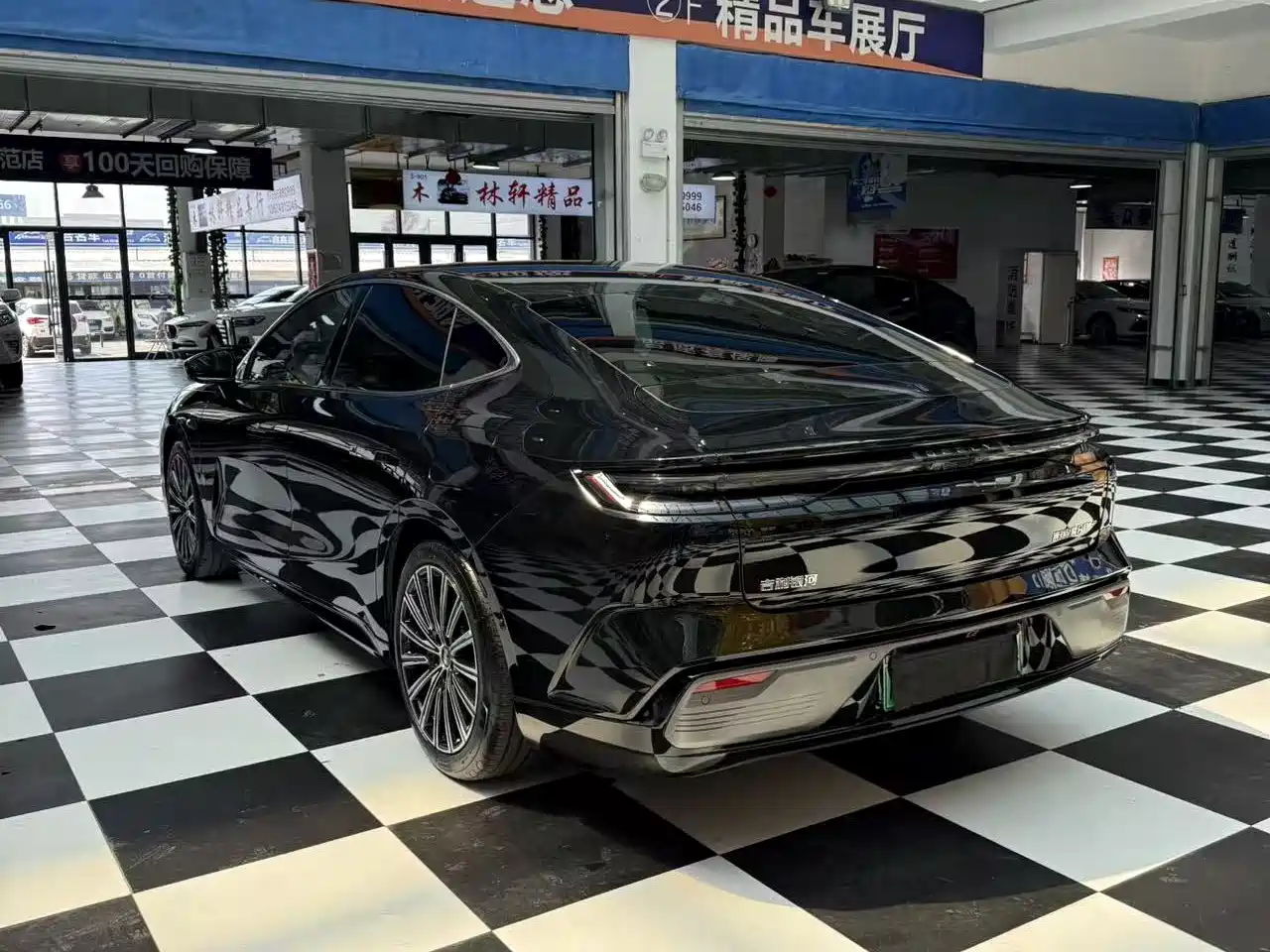 Geely Galaxy Galaxy Xingyao 8 2025 130km EM-P Starship Edition фото 6