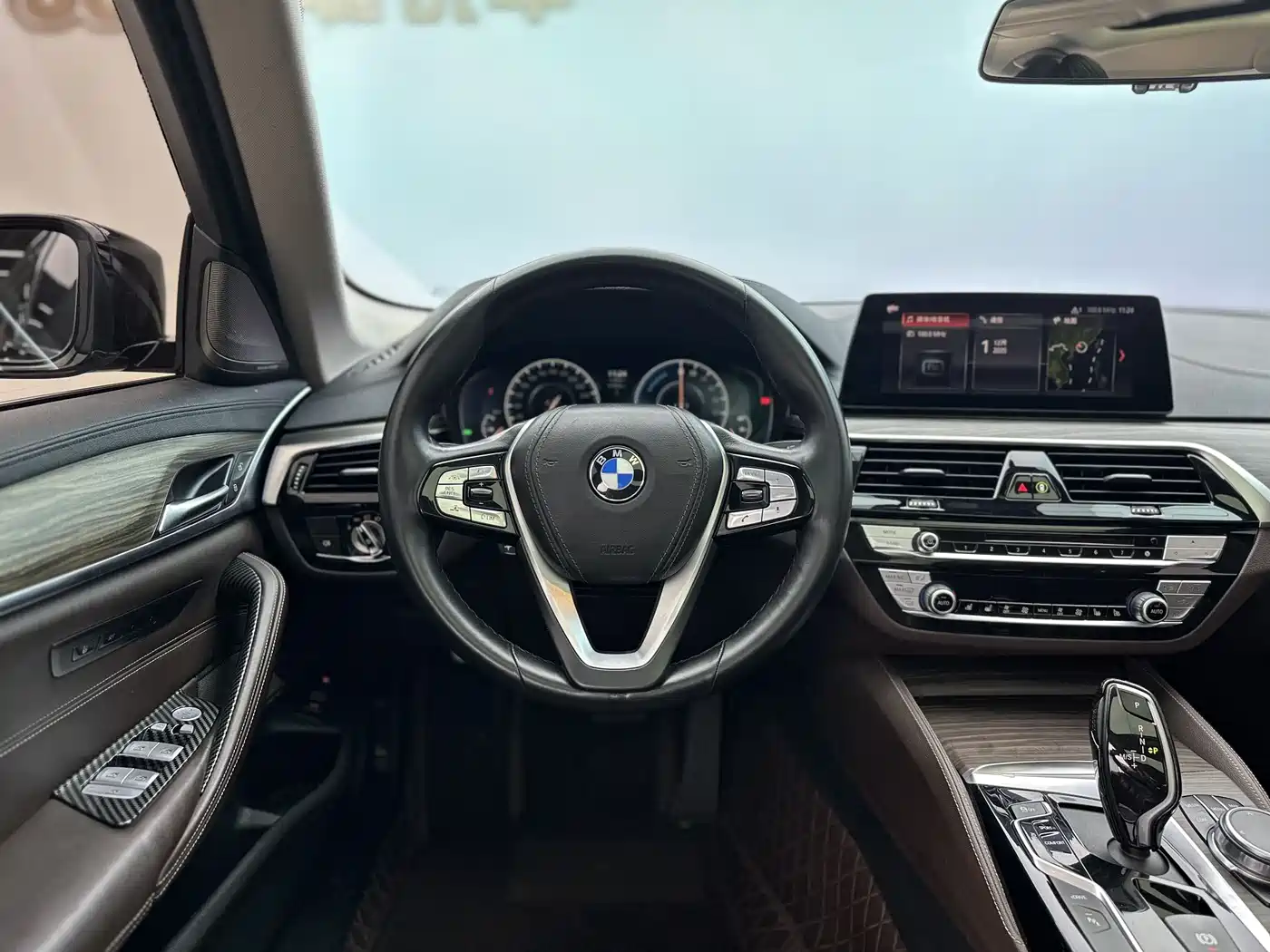 BMW 5 Series New Energy 2019 Facelift 530Le Pioneer Edition фото 5