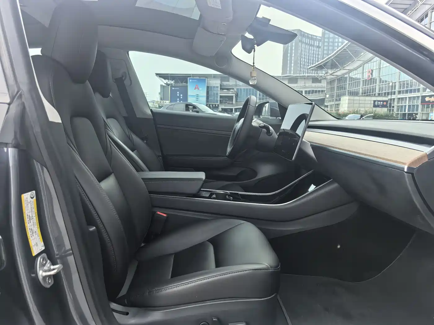 Фото 13 - Tesla Model 3