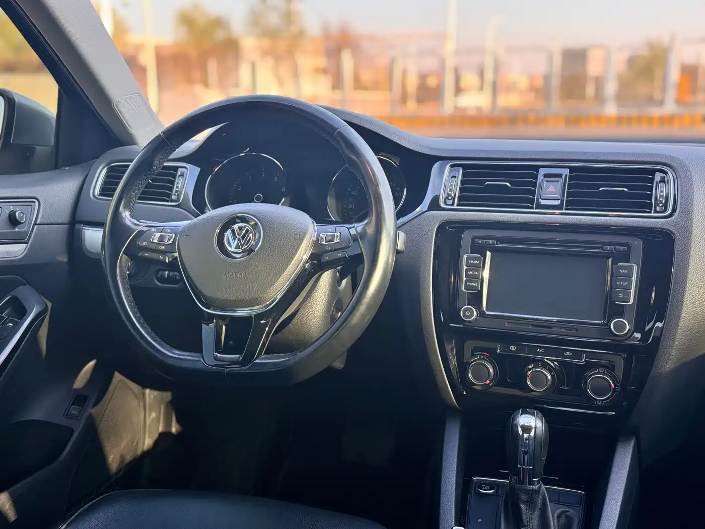 Volkswagen Sagitar 2018 1.6L Automatic Comfort фото 15