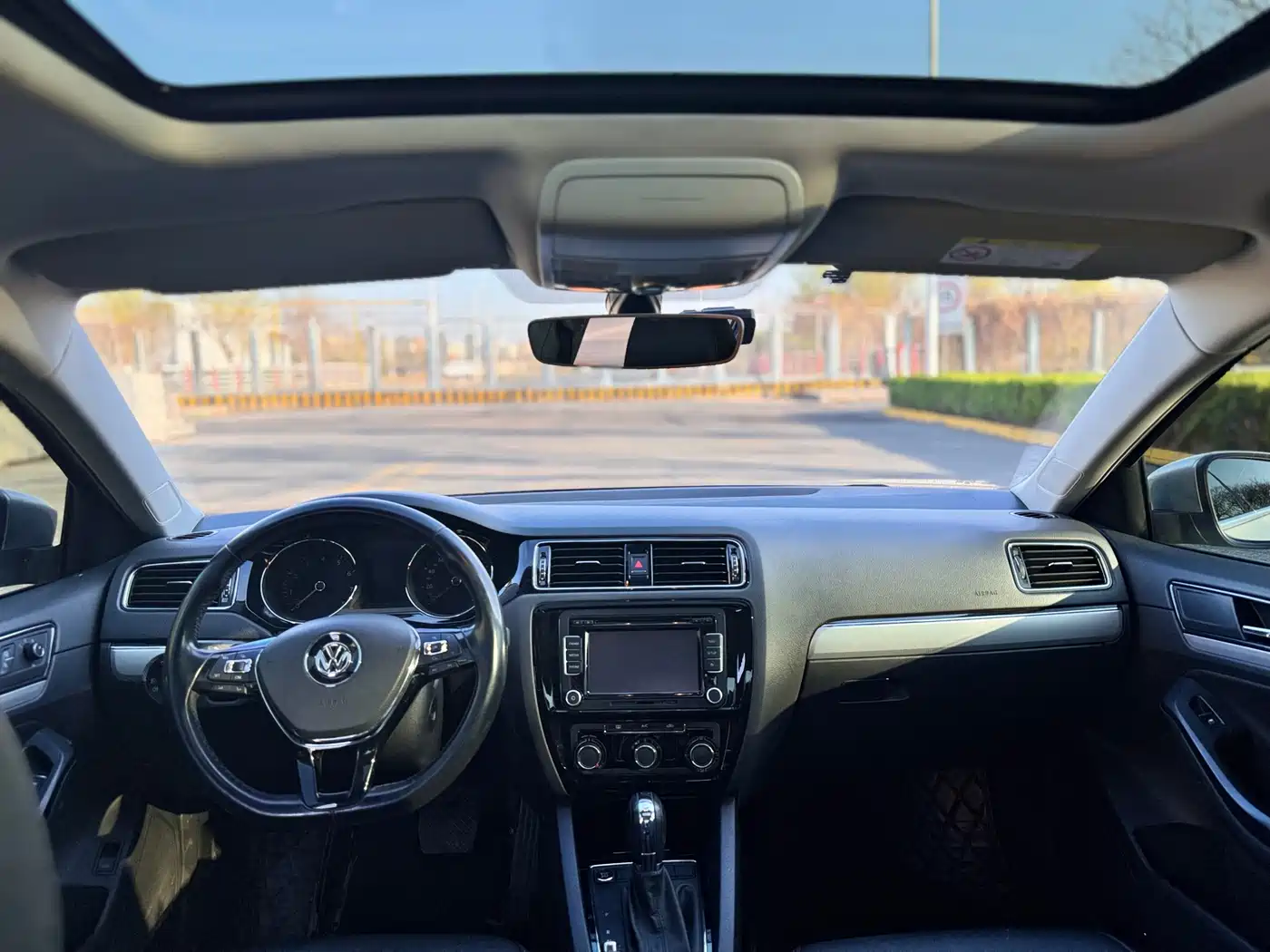 Volkswagen Sagitar 2018 1.6L Automatic Comfort фото 13