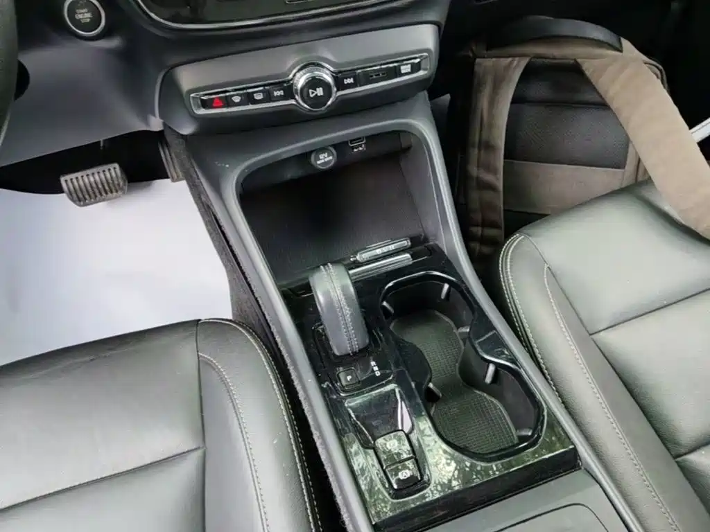 صورة 14 - Volvo XC40