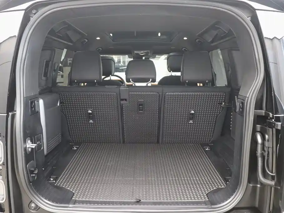 Land Rover Defender 2024 110 3.0T P400 X фото 32