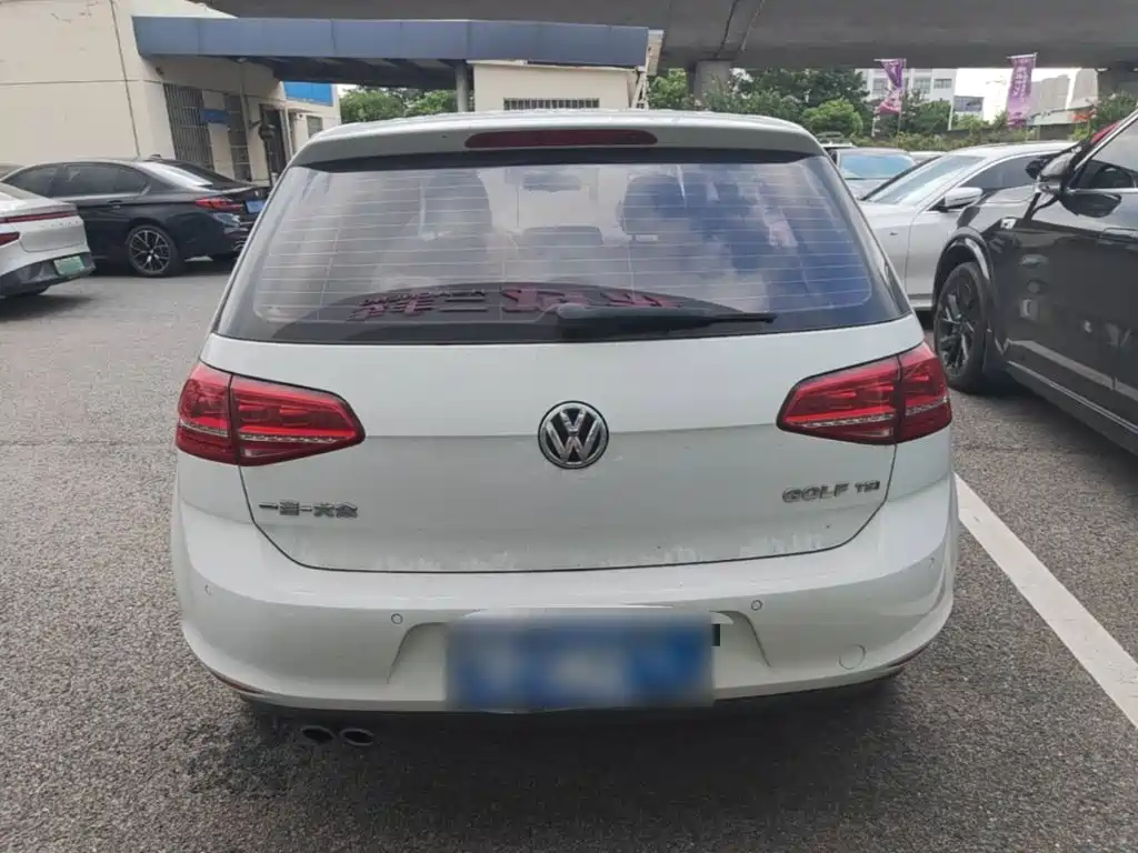 Photo 6 - Volkswagen Golf