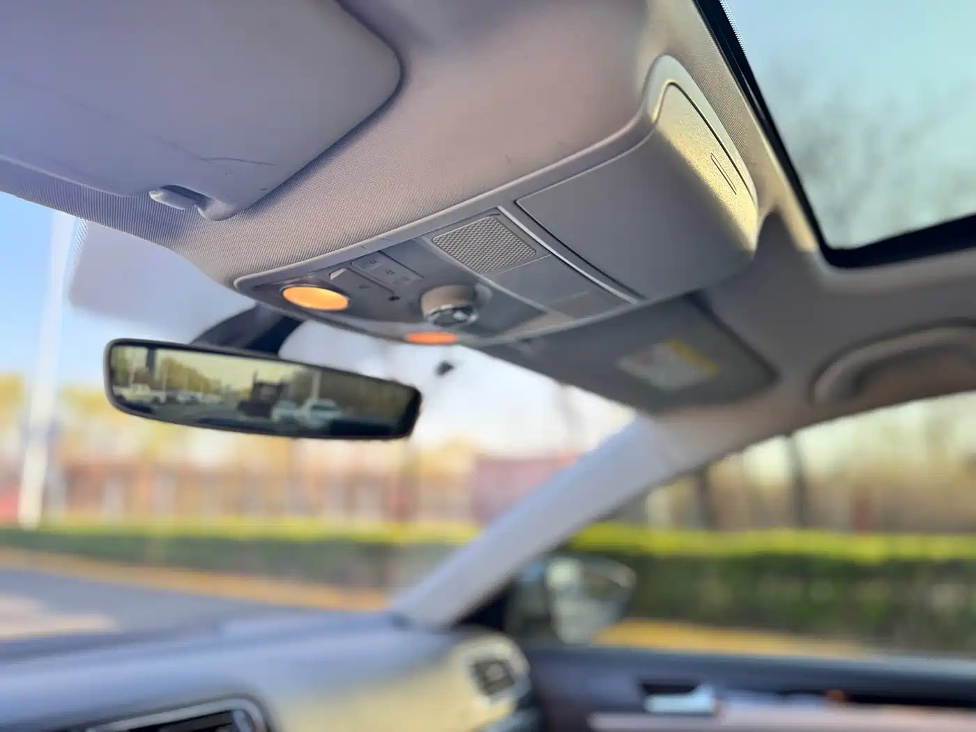 Volkswagen Sagitar 2018 1.6L Automatic Comfort фото 9