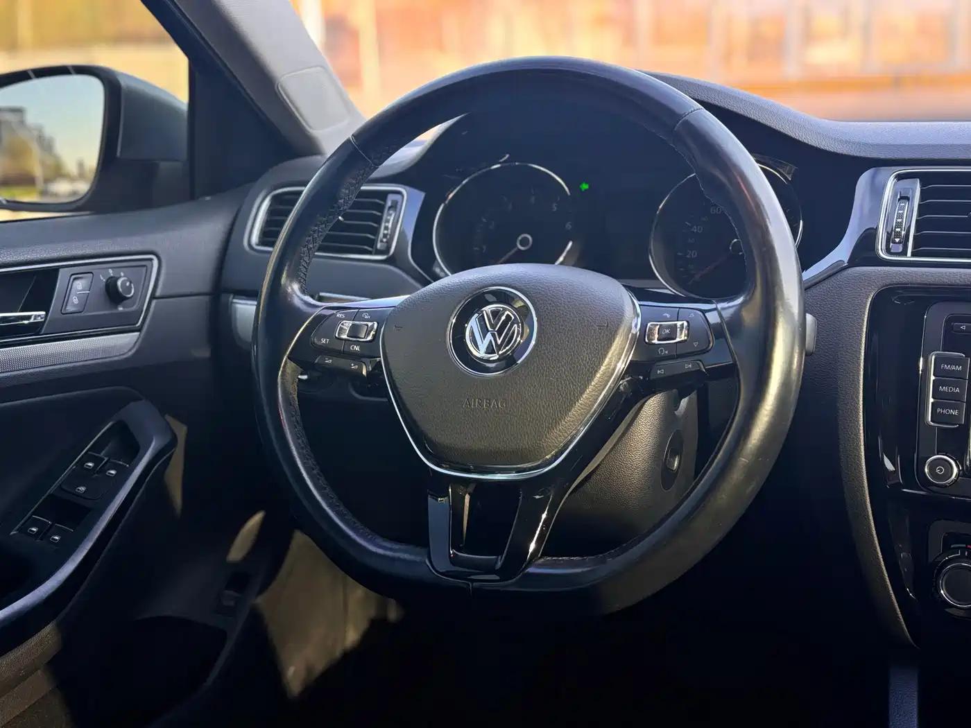 Volkswagen Sagitar 2018 1.6L Automatic Comfort фото 14
