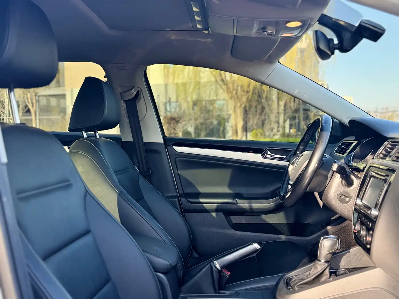 Volkswagen Sagitar 2018 1.6L Automatic Comfort фото 20