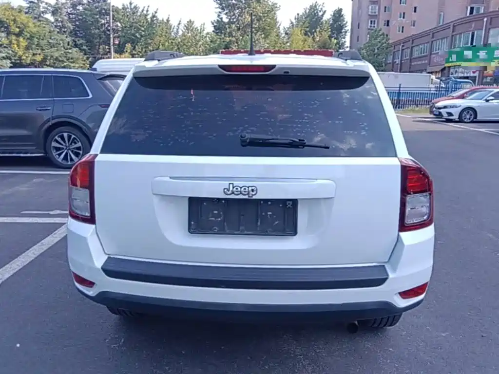 Jeep Compass (Import) 2015 2015 2.0L 2WD Sport