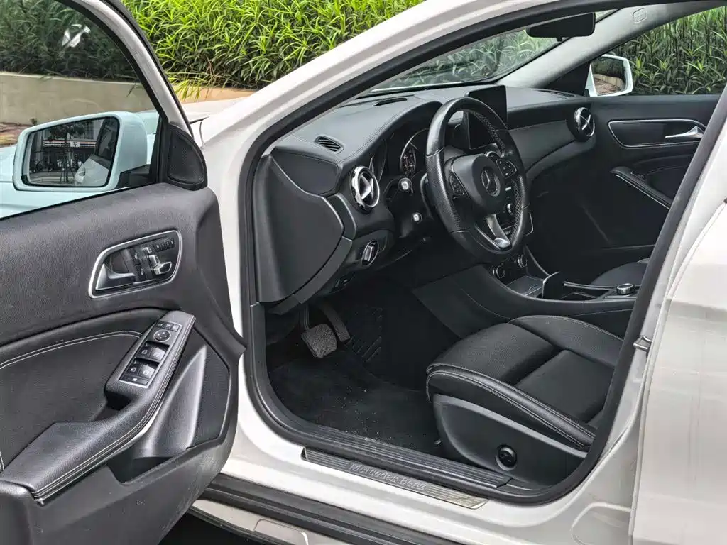 Mercedes-Benz GLA 2018 GLA 200 Fashion фото 5