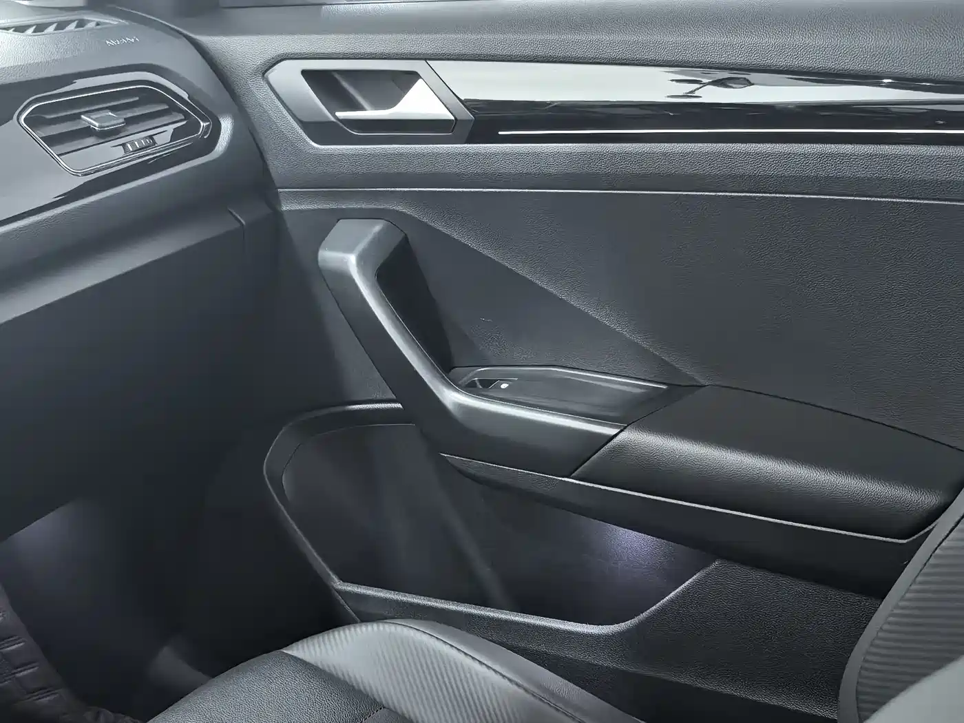 Volkswagen T-ROC 2022 280TSI DSG 2WD Comfort PLUS фото 7