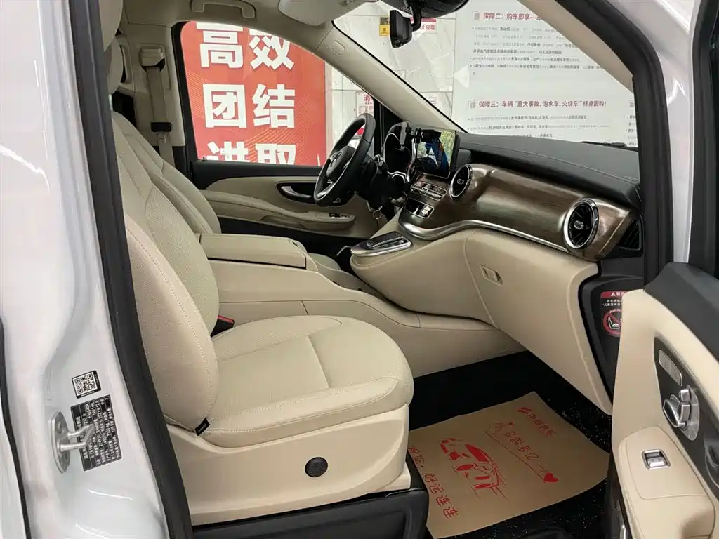 Mercedes-Benz V-Class 2021 V 260 L Long Wheelbase Premium Edition фото 20