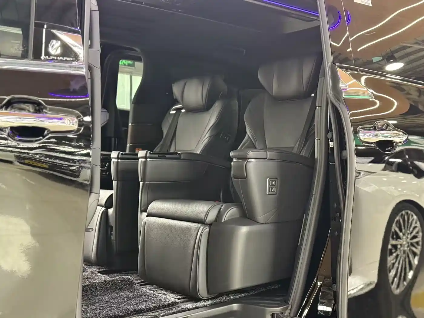 Toyota Alphard 2024 Hybrid 2.5L Prestige Edition фото 8