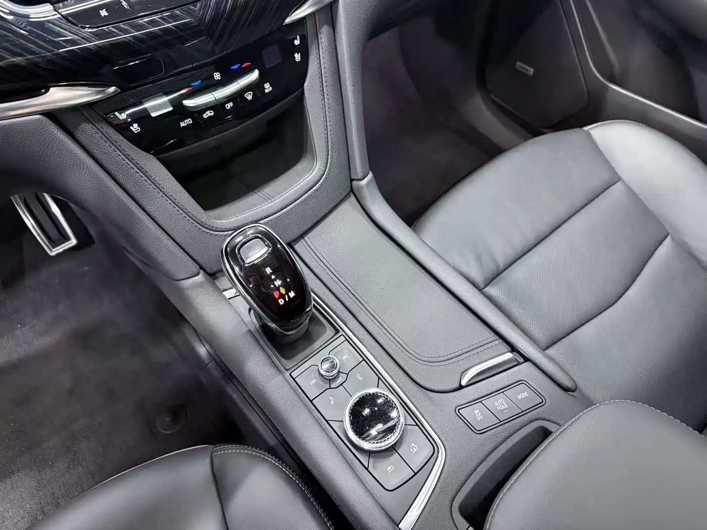 CADILLAC XT6