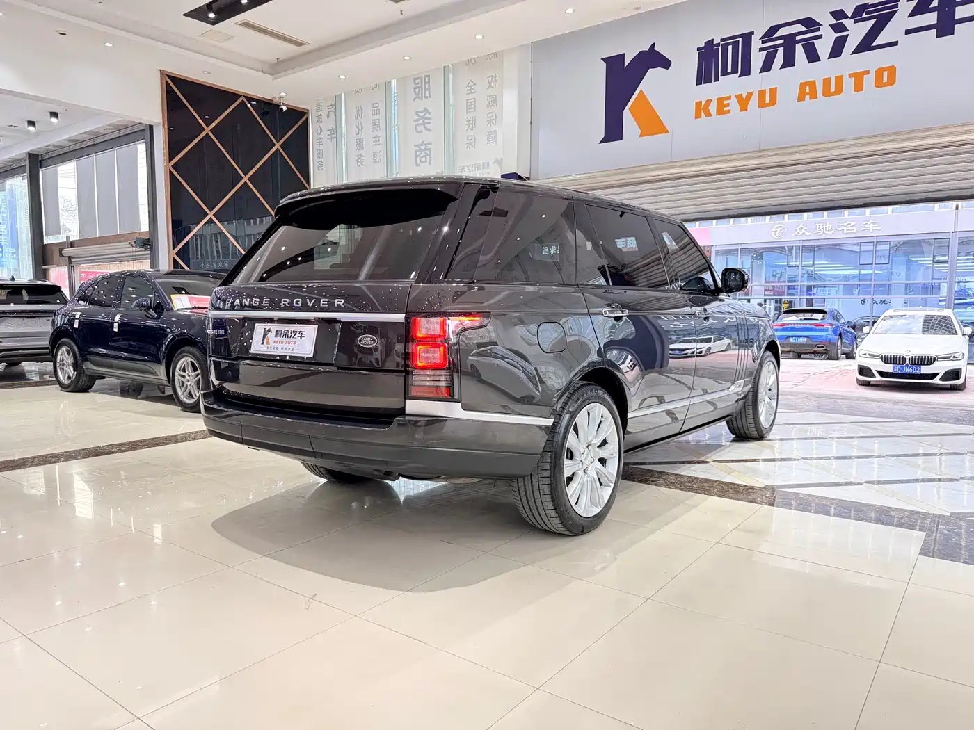Land Rover Range Rover 2014 3.0 SC V6 Vogue SE Genesis Extended Edition фото 22