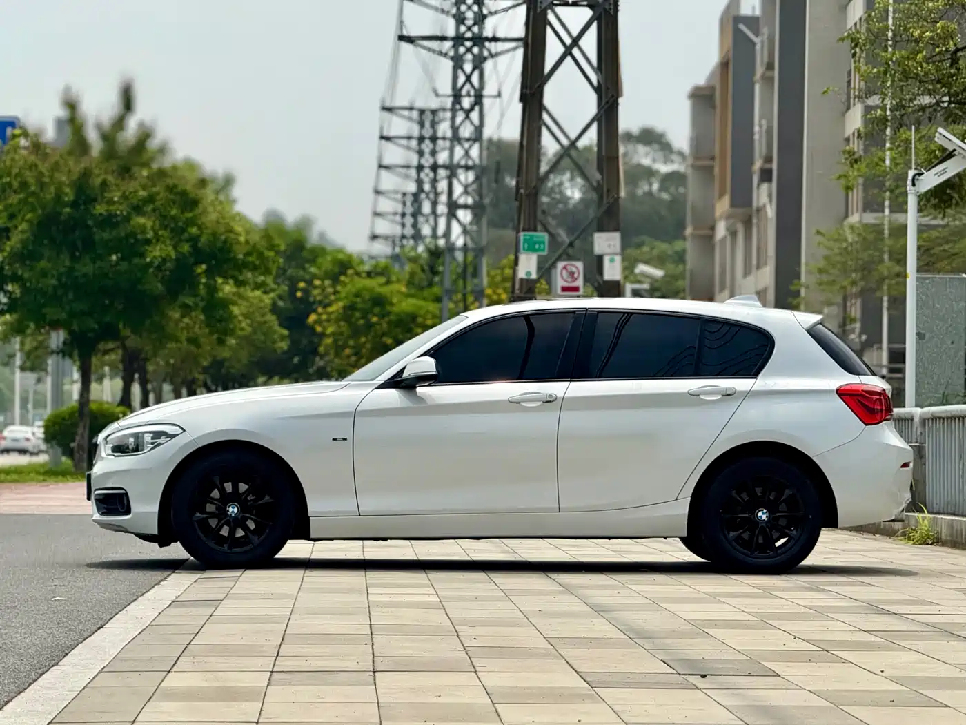 BMW 1 Series (Import) 2015 118i Urban Design Package фото 4