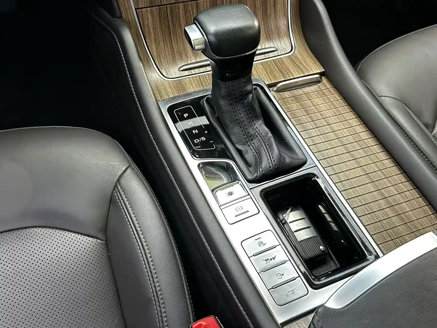 Roewe RX8 2018 2018 30T Smart Internet 2WD Flagship Edition
