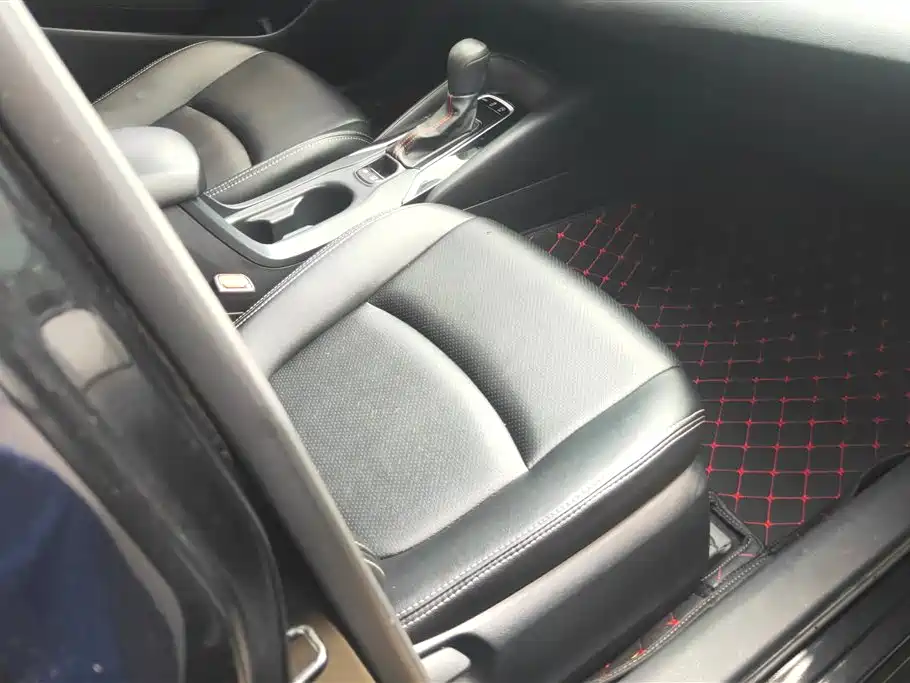 Toyota Corolla 2021 1.2T S-CVT Luxury Edition фото 8