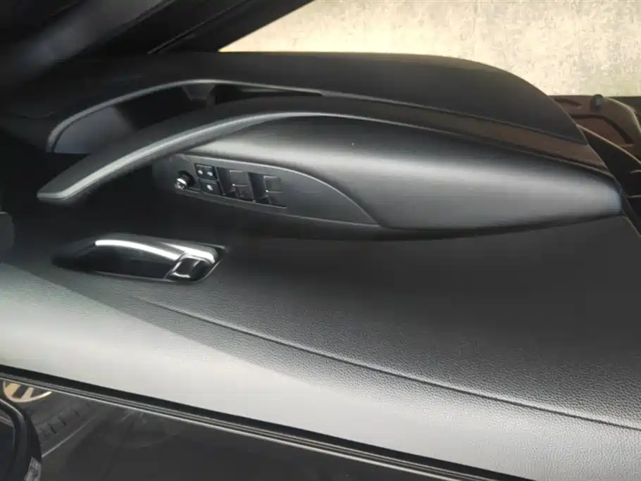 Toyota Corolla 2021 1.2T S-CVT Luxury Edition фото 7