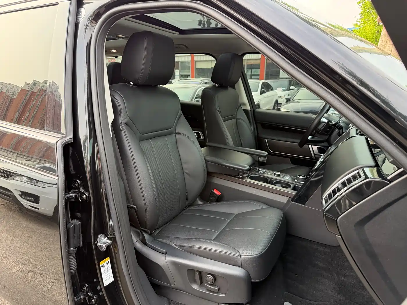 Land Rover Discovery 2019 3.0 SC V6 SE фото 12