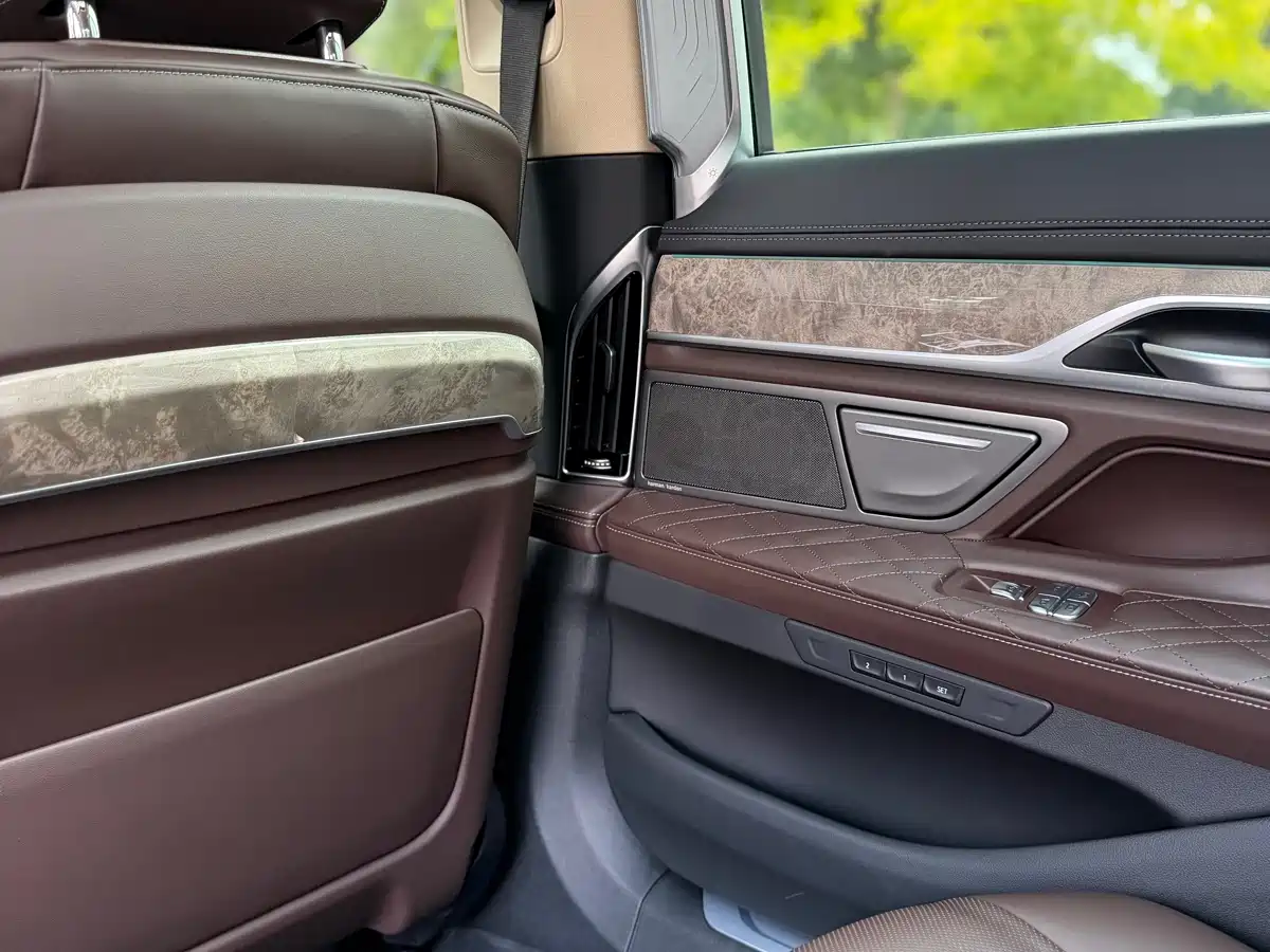 BMW 7 Series 2021 Model 740Li Leading Luxury Package фото 20