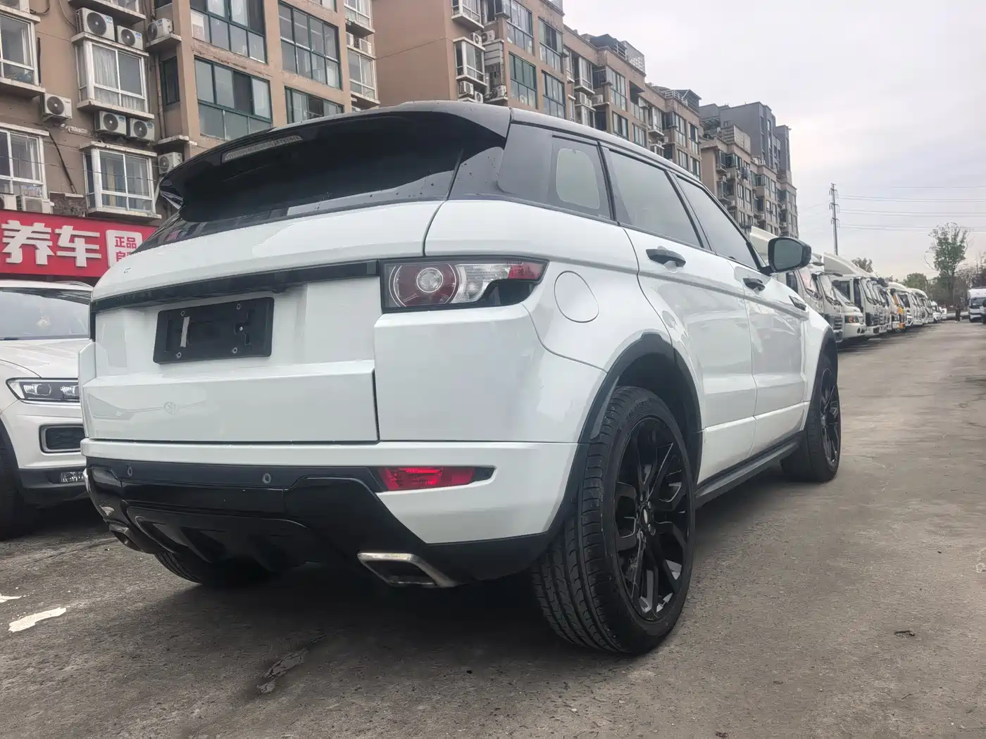 Land Rover Range Rover Evoque 2015 2.0T 5-Door Premium Edition фото 8