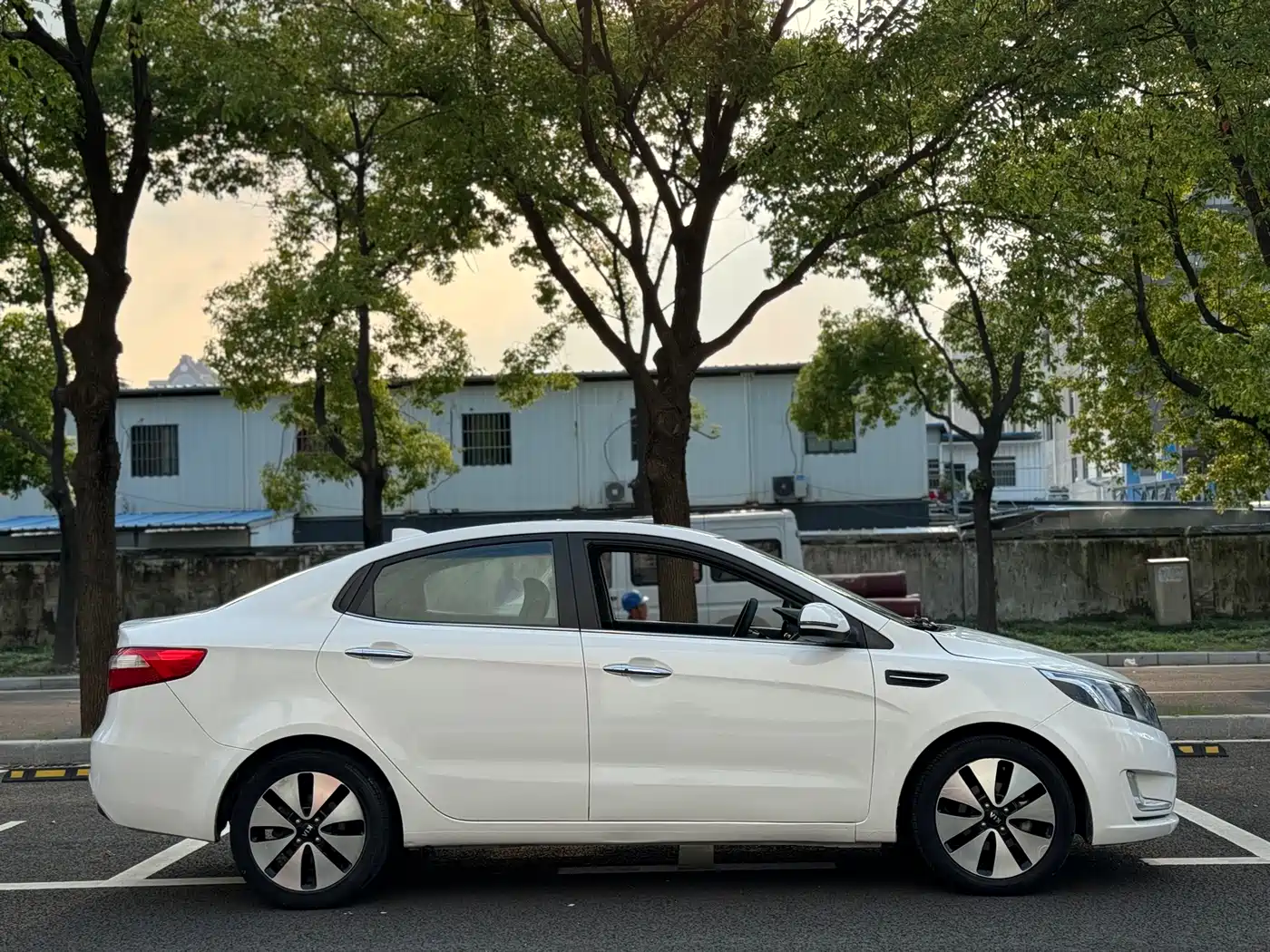 Kia K2 2013 2012 Sedan 1.6L AT Premium ECO Commemorative Edition