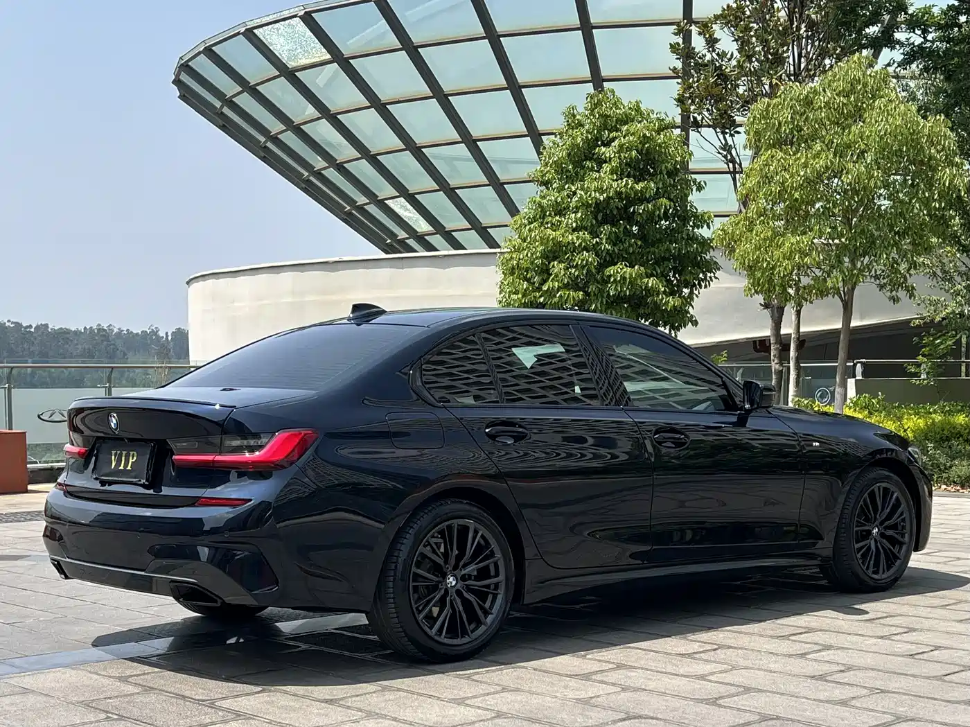 BMW 3 Series 2021 325i M Sport Night Edition фото 3