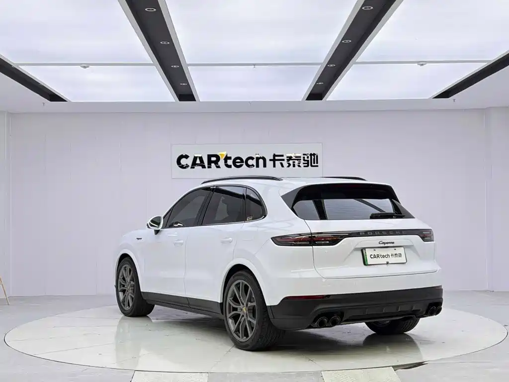 Фото 3 - Porsche Cayenne New Energy