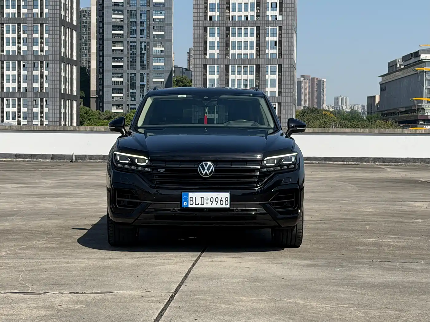 VOLKSWAGEN TOUAREG