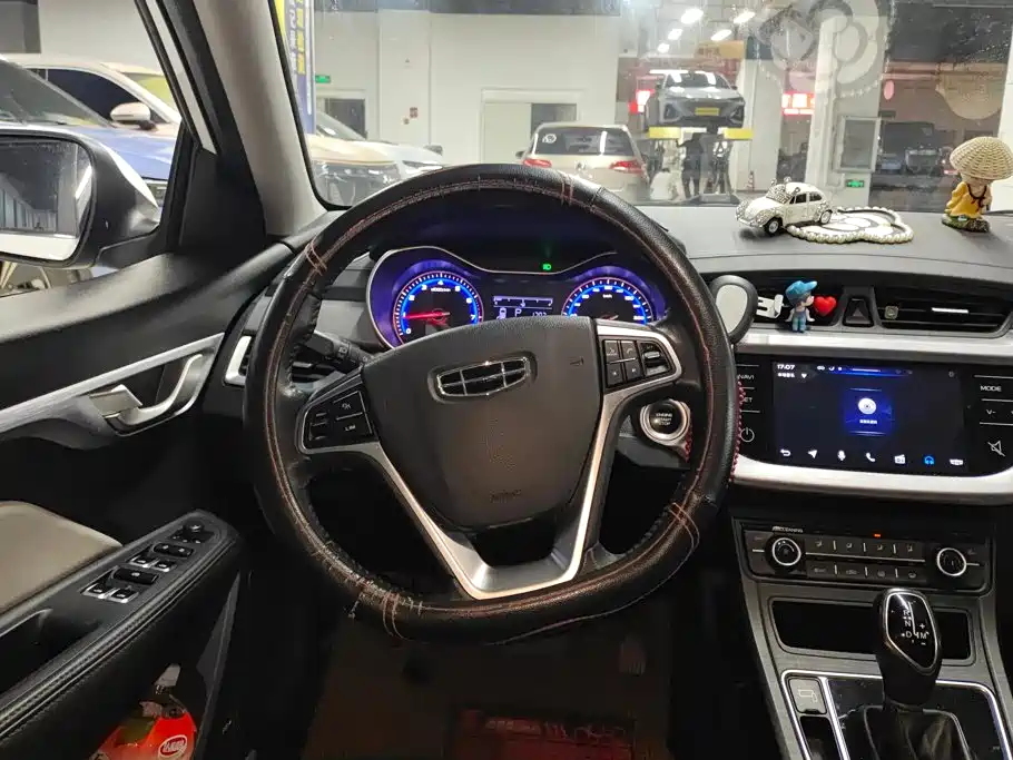 Фото 15 - Geely Vision