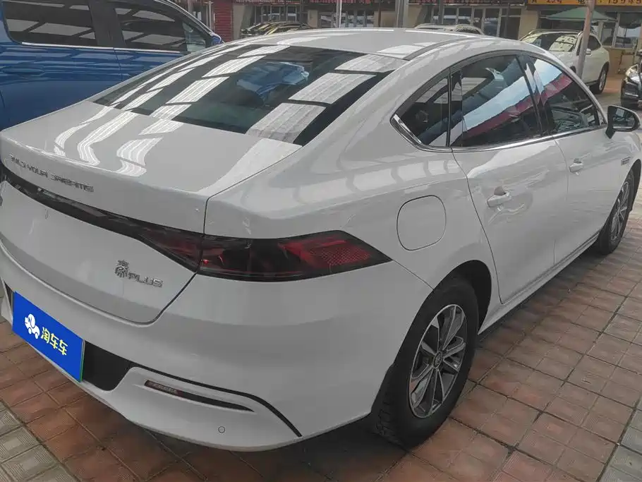 BYD Qin PLUS 2024 Glory Edition DM-i 55KM Leading фото 3