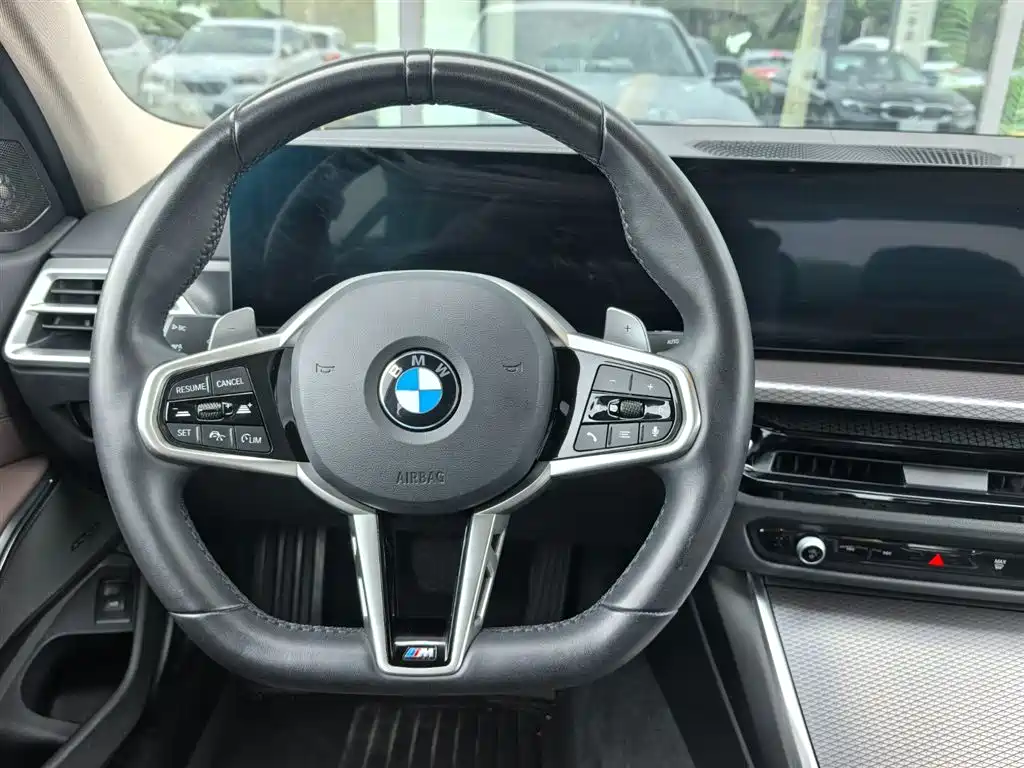 BMW 3 Series 2025 330Li M Sport Night Edition фото 10