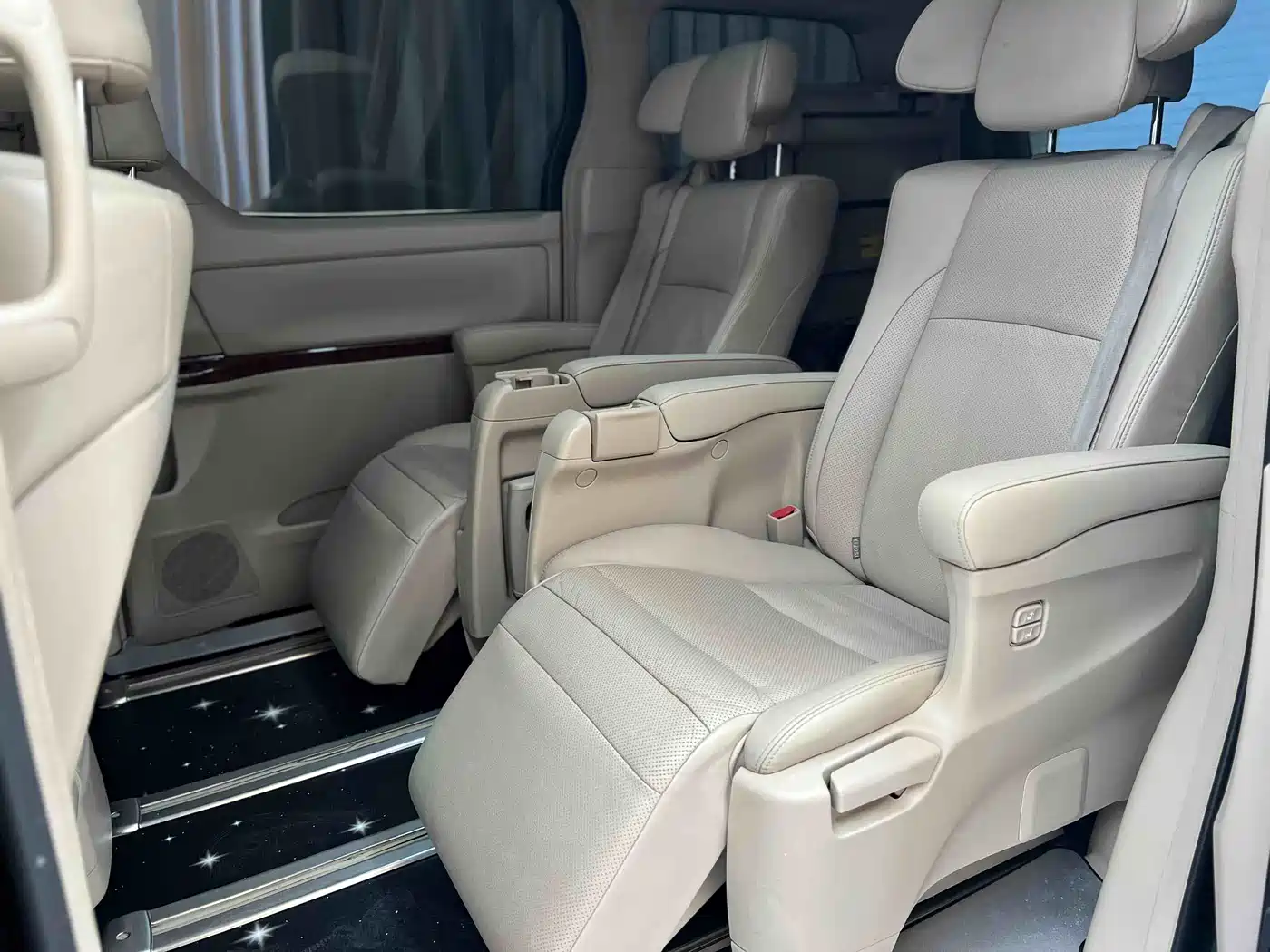 Toyota Alphard 2011 Model 2.4L Luxury фото 21