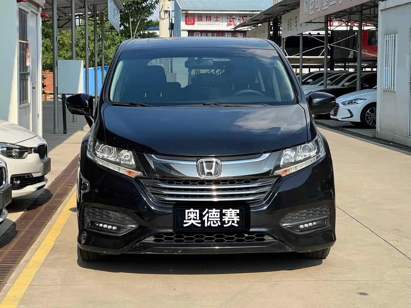 Фото 2 - Honda Odyssey