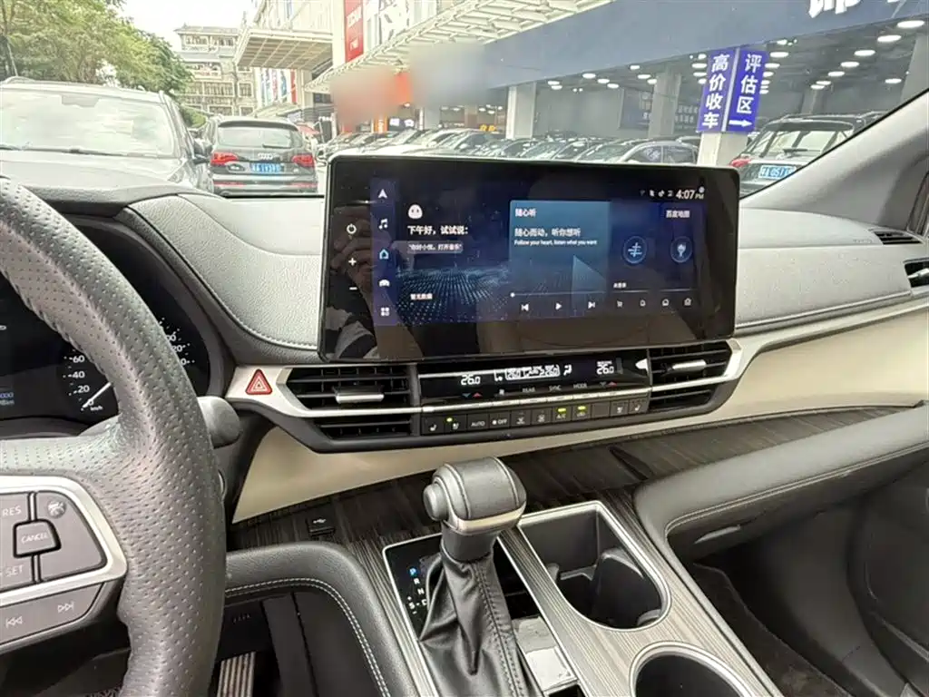 Toyota Sienna 2023 2.5L Hybrid Premium Edition фото 12