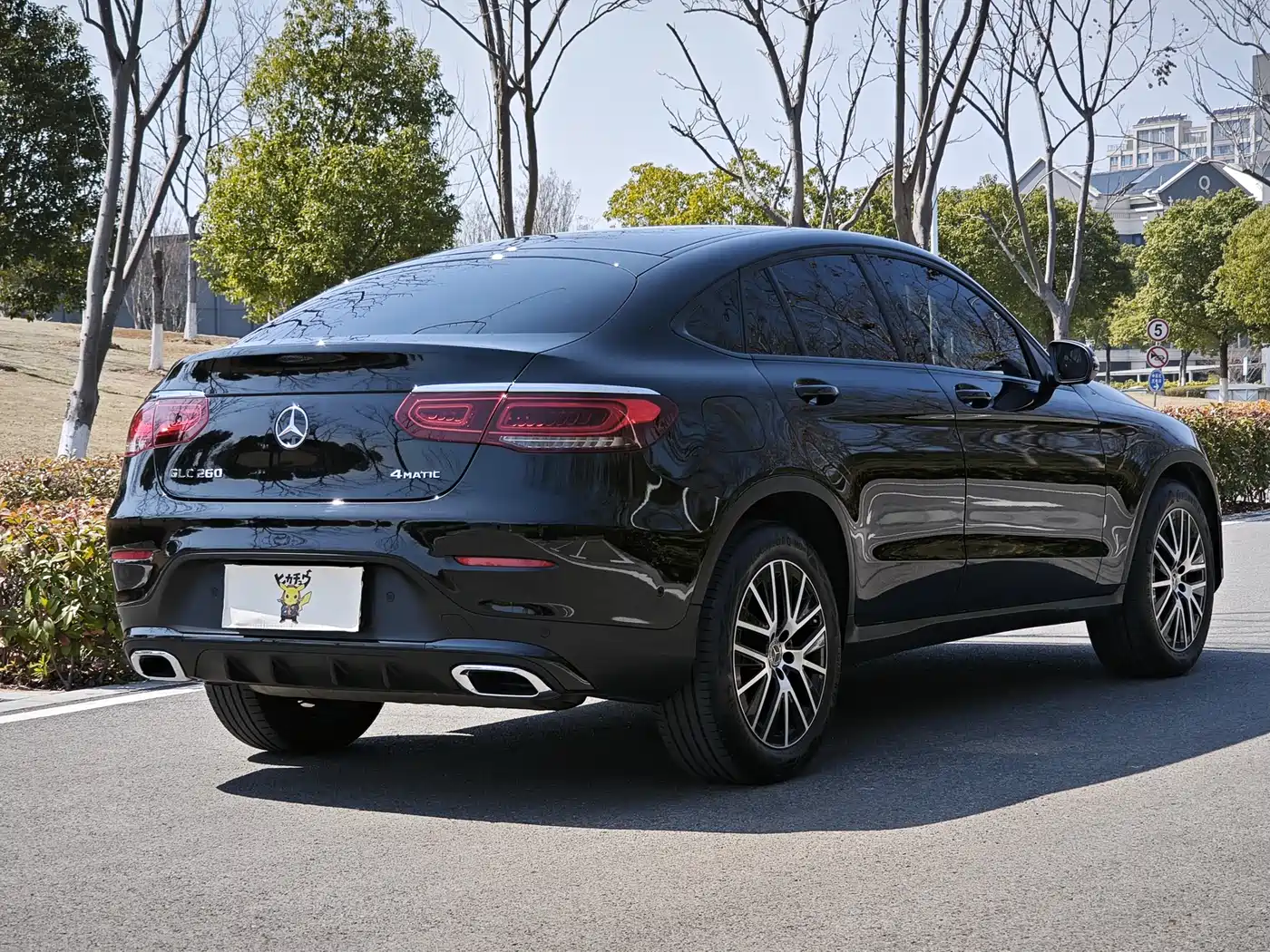 Mercedes-Benz GLC Coupe 2023 Model GLC 260 4MATIC Coupe SUV фото 4