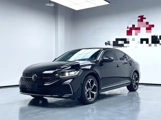 VOLKSWAGEN PASSAT 2023