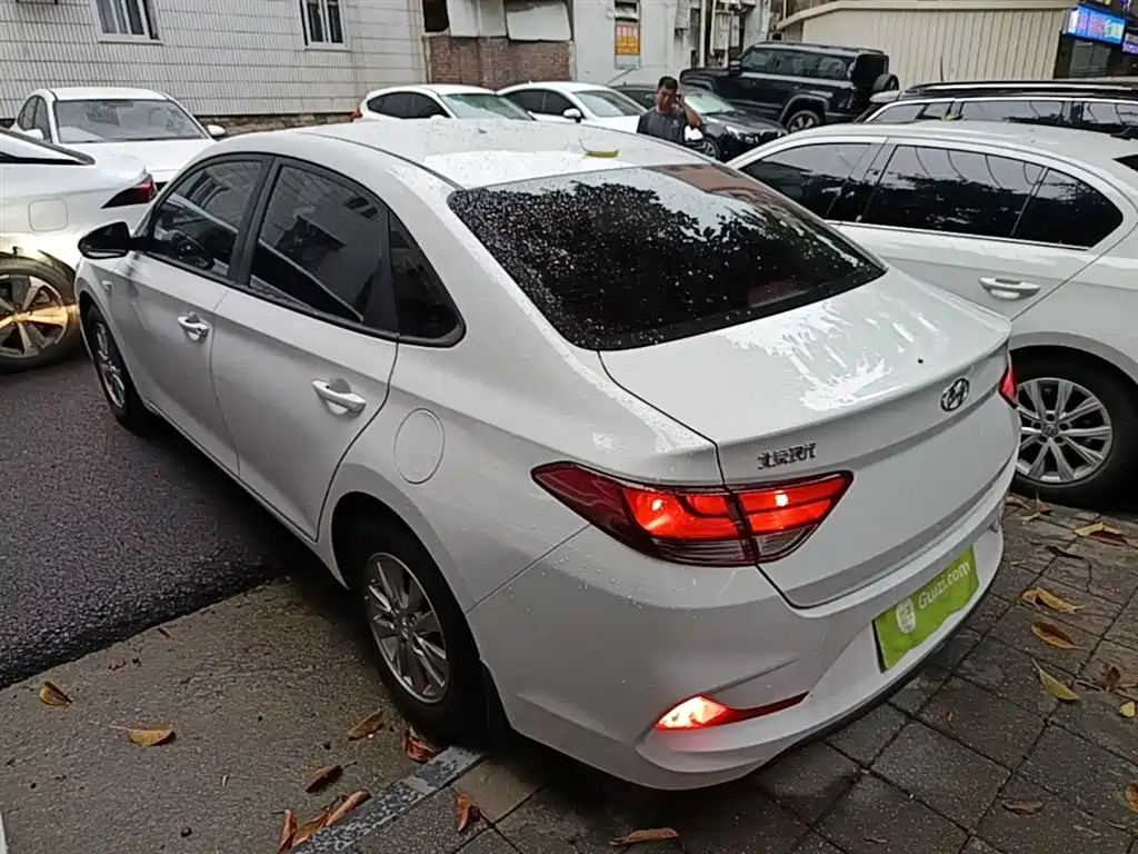 Hyundai Elantra 2018 1.6L Automatic Pleasing Edition GL China VI фото 5