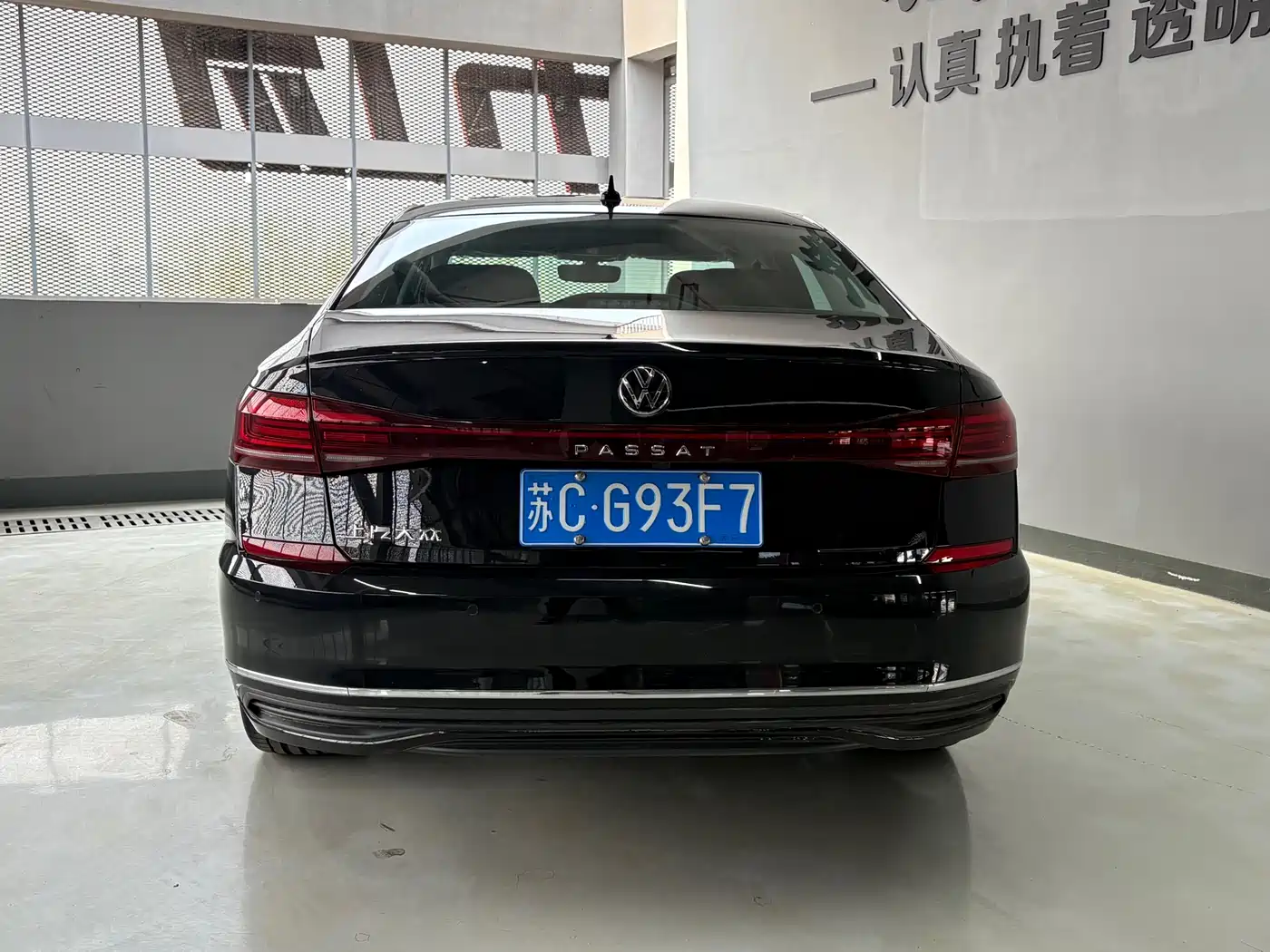 VOLKSWAGEN PASSAT
