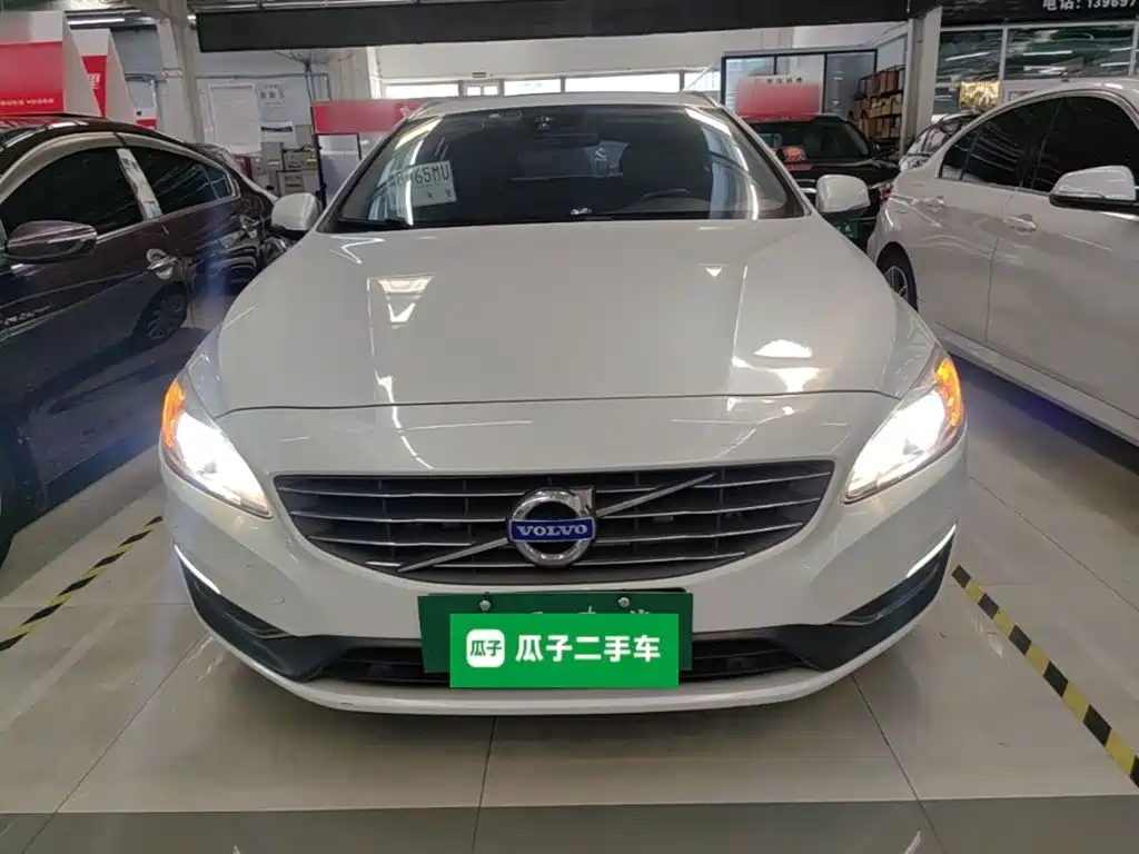 Volvo V60 2015 2015 T5 Momentum