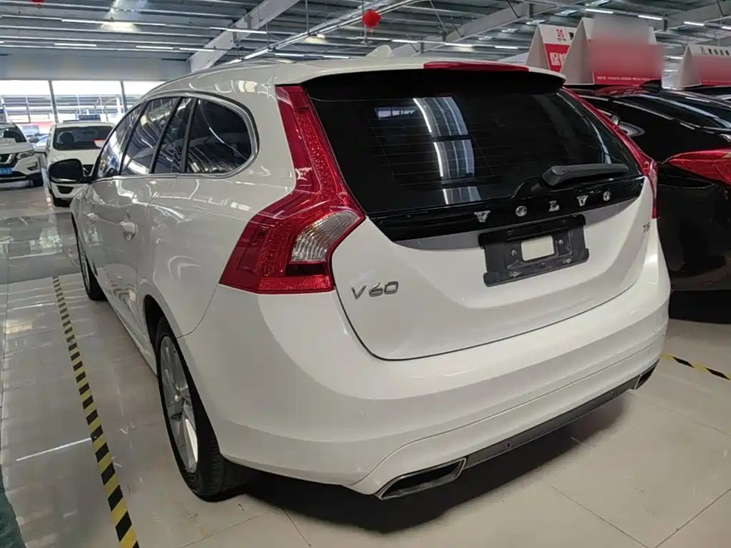 Volvo V60 2015 2015 T5 Momentum