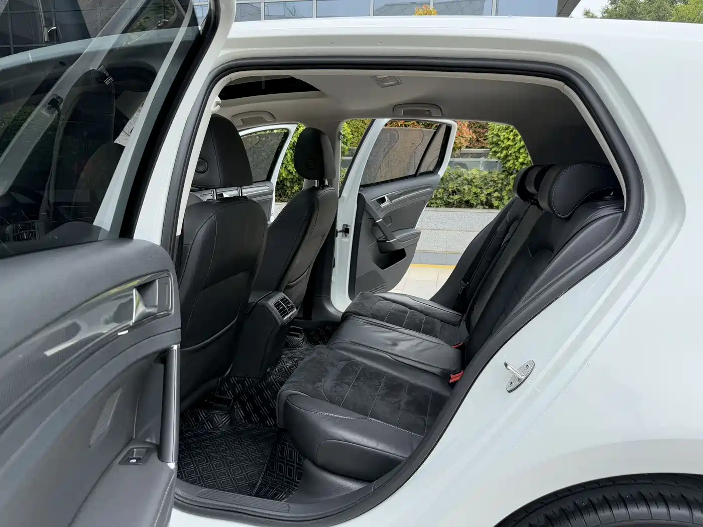 Volkswagen Golf 2018 230TSI Automatic Luxury фото 5