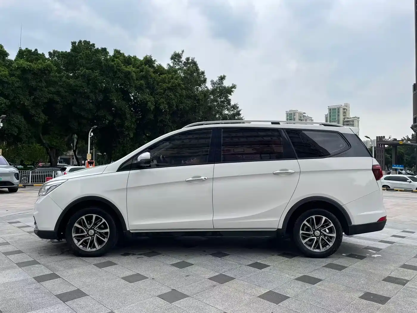Baojun 730 2020 2019 1.5T CVT Flagship Edition 7-Seater China VI