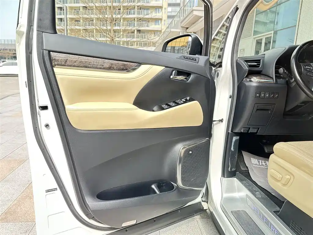 Toyota Vellfire 2020 Twin Engine 2.5L HV Premium Edition фото 10