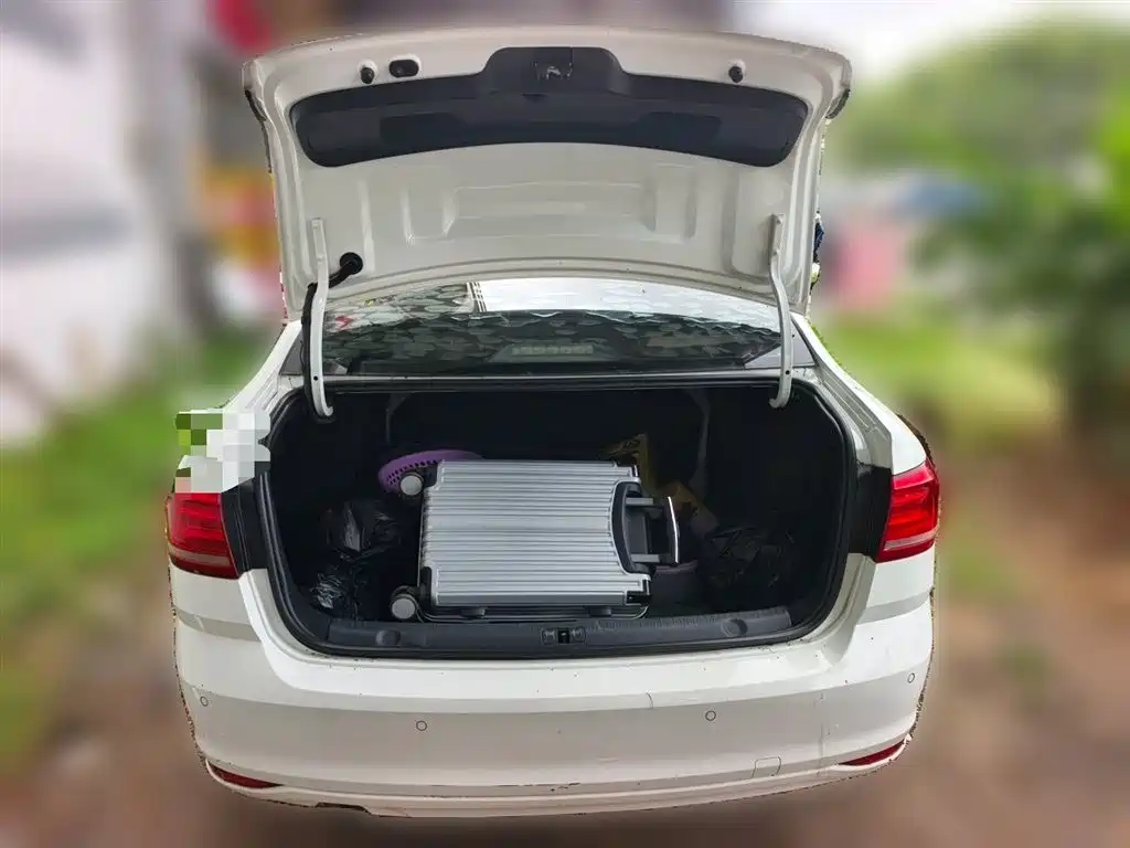 Volkswagen Lavida 2015 1.6L Manual Trend Edition фото 10