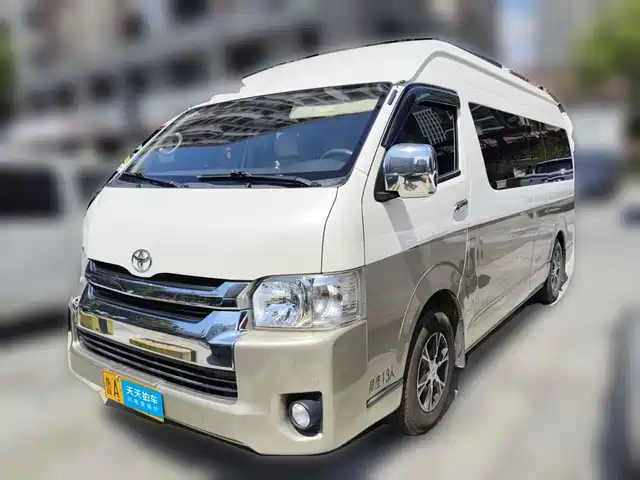 Toyota HIACE 2011 2.7L Automatic Standard 13-seater — фото 1