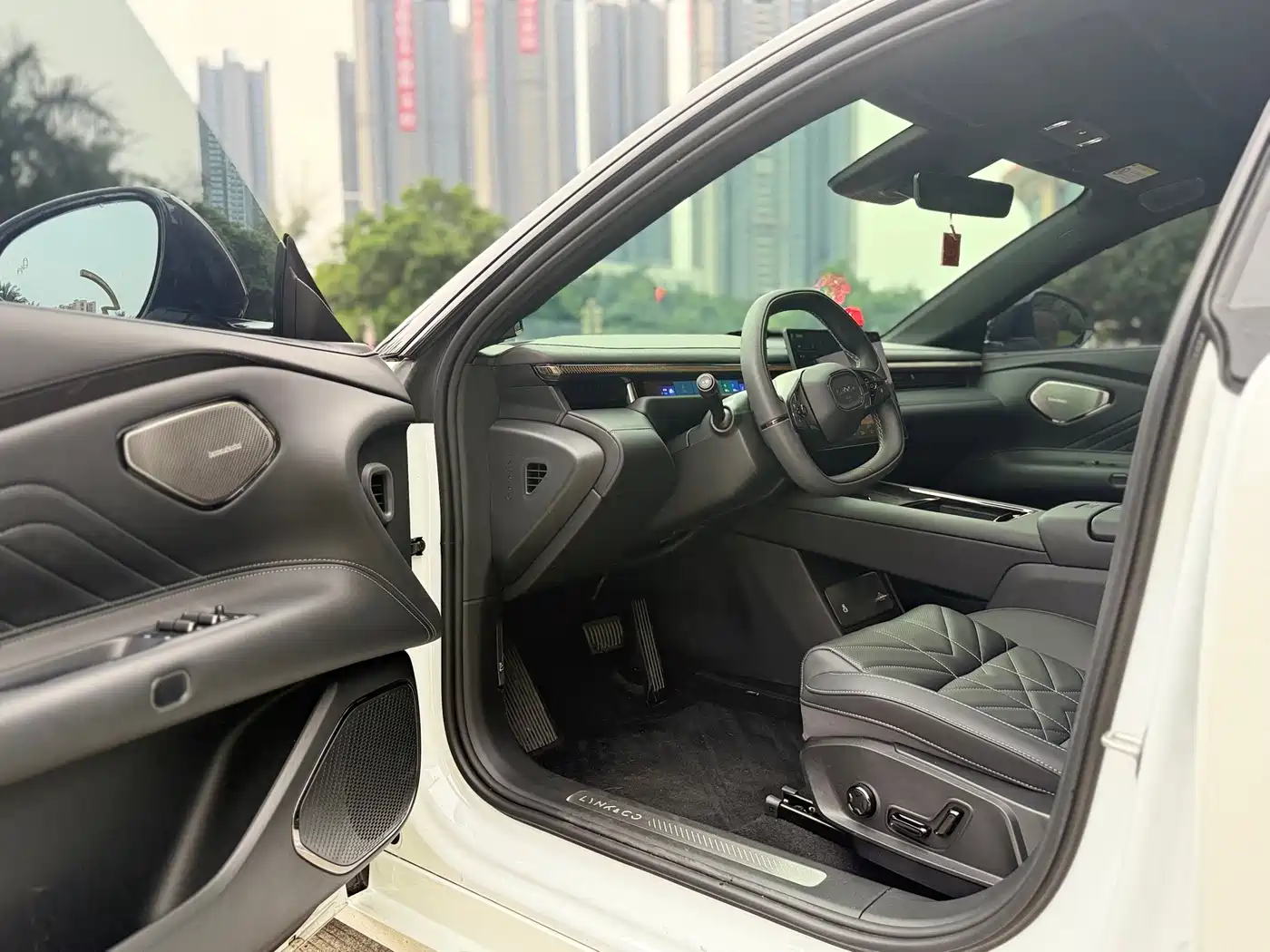 Lynk & Co 10 EM-P 2026 2025 Facelift 240 AWD Ultra